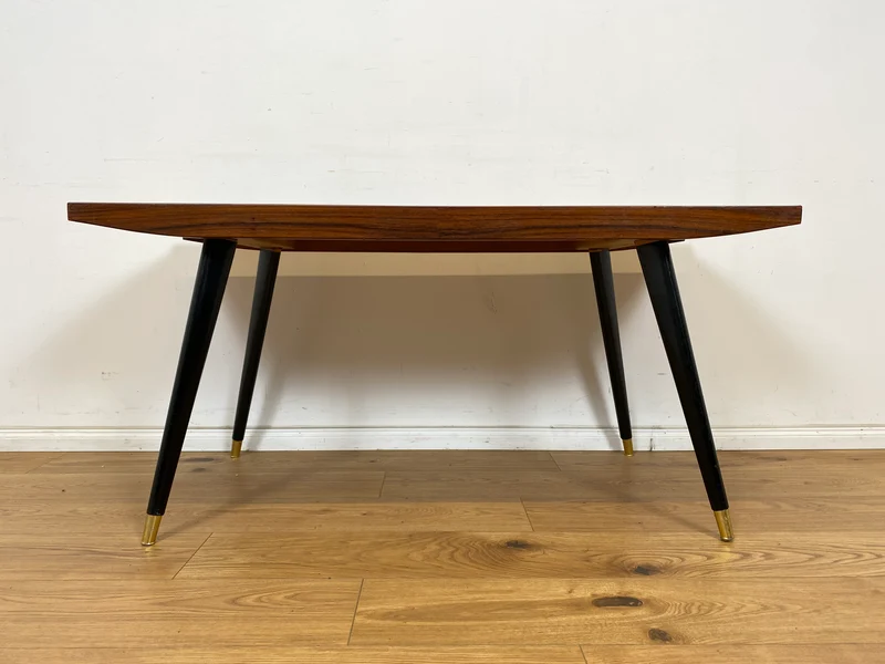 WMK Sehr hübscher & gut erhaltener Mid-Century Couchtisch aus 1962 von Franz Widynski (Berlin) auf zeittypischen konischen Füßen