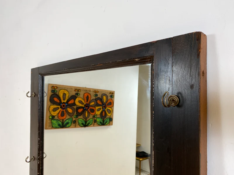 WMK Sehr gelungenes Upcycling einer antiken Tür aus vollem Holz zur schöner Flurgarderobe mit großem Spiegel & Kleiderhaken aus Messing