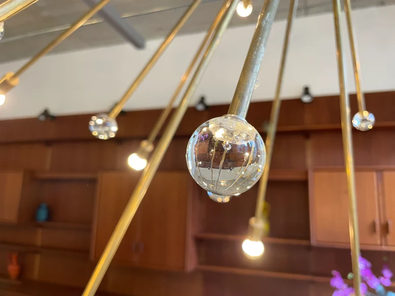 WMK Der Designklassiker! Berühmter und vollfunktionsfähiger Space Age Kronleuchter "Sputnik" in größter Ausführung (Ø150cm) aus Messing mit Murano Glaskugeln
