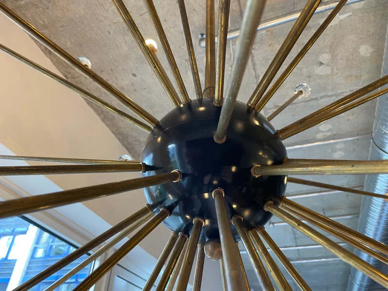 WMK Der Designklassiker! Berühmter und vollfunktionsfähiger Space Age Kronleuchter "Sputnik" in größter Ausführung (Ø150cm) aus Messing mit Murano Glaskugeln