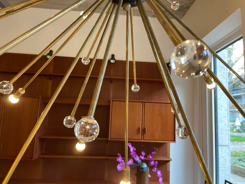 WMK Der Designklassiker! Berühmter und vollfunktionsfähiger Space Age Kronleuchter "Sputnik" in größter Ausführung (Ø150cm) aus Messing mit Murano Glaskugeln