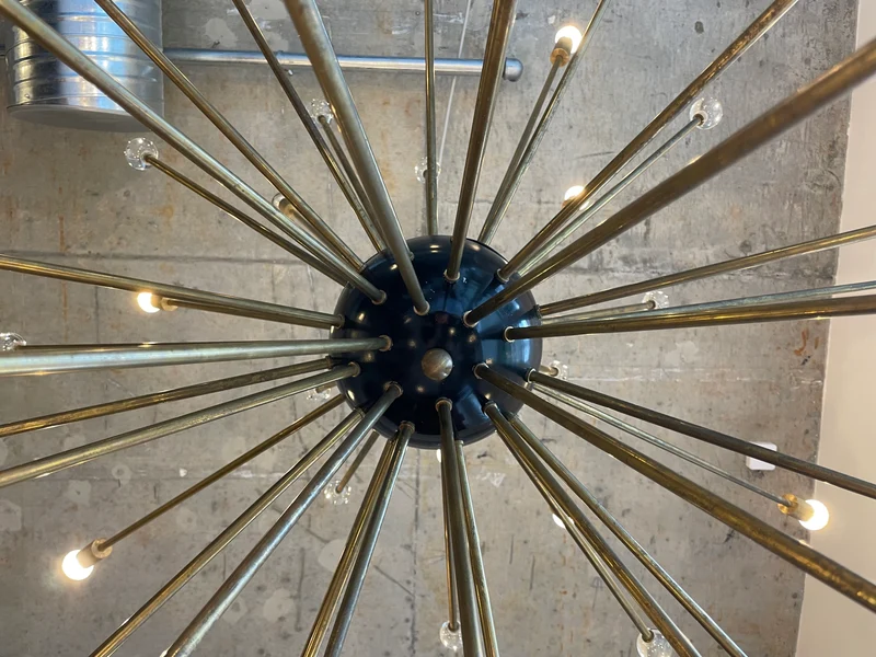 WMK Der Designklassiker! Berühmter und vollfunktionsfähiger Space Age Kronleuchter "Sputnik" in größter Ausführung (Ø150cm) aus Messing mit Murano Glaskugeln