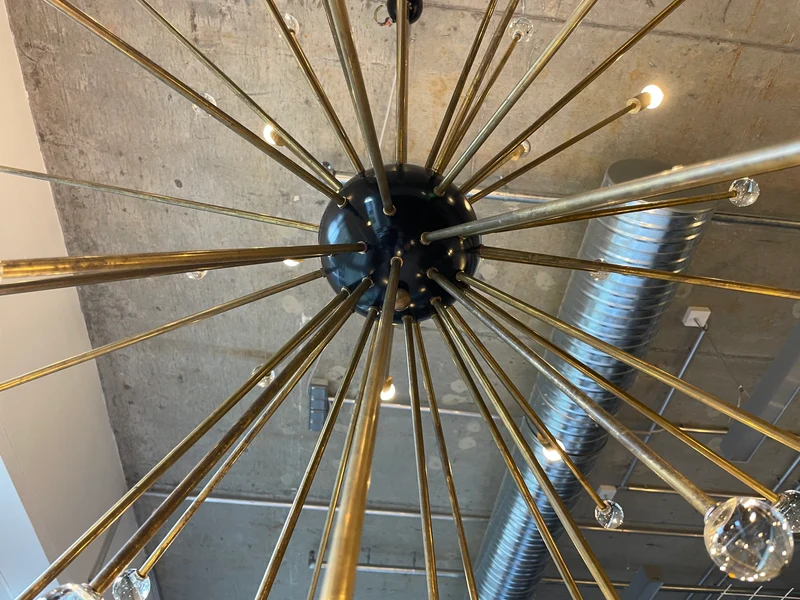 WMK Der Designklassiker! Berühmter und vollfunktionsfähiger Space Age Kronleuchter "Sputnik" in größter Ausführung (Ø150cm) aus Messing mit Murano Glaskugeln