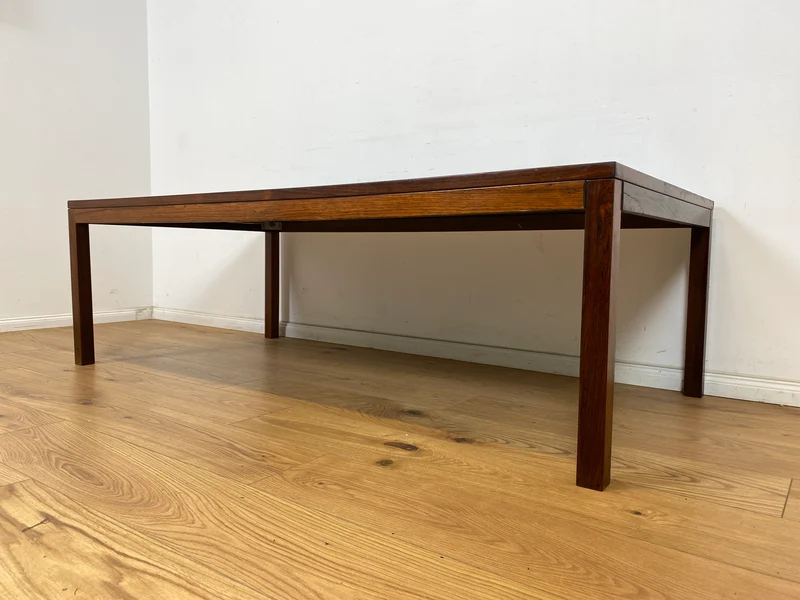 WMK Stilvoller & sehr gut erhaltener skandinavischer Couchtisch aus Palisander mit kunstvollen Fliesen