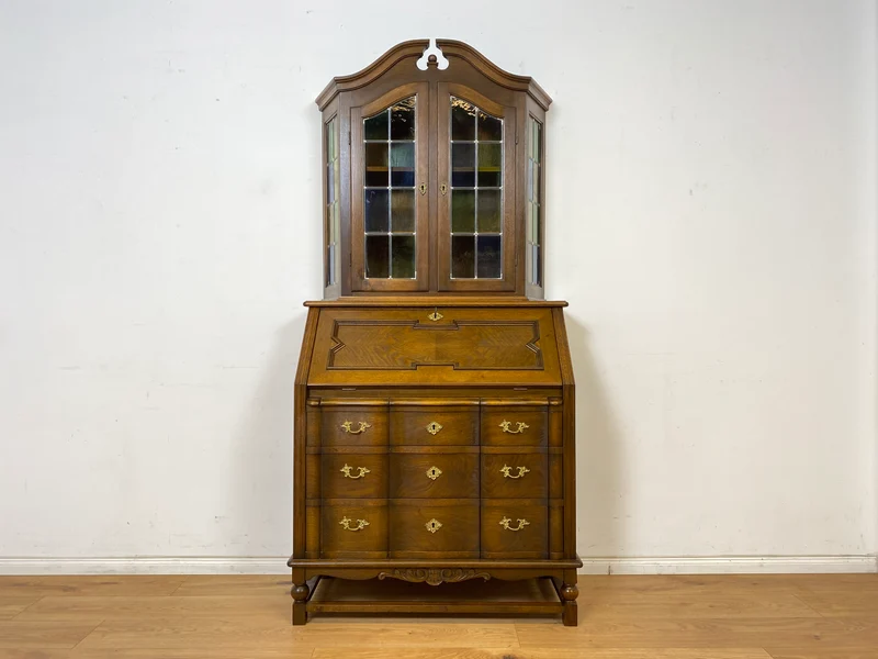 WMK Sehr gut erhaltener dänischer Vintage Schreibschrank aus vollem Holz mit schönem Bleiglas Aufsatz & edlen Messingbeschlägen