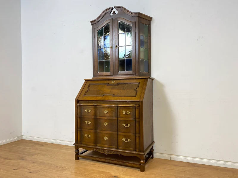 WMK Sehr gut erhaltener dänischer Vintage Schreibschrank aus vollem Holz mit schönem Bleiglas Aufsatz & edlen Messingbeschlägen