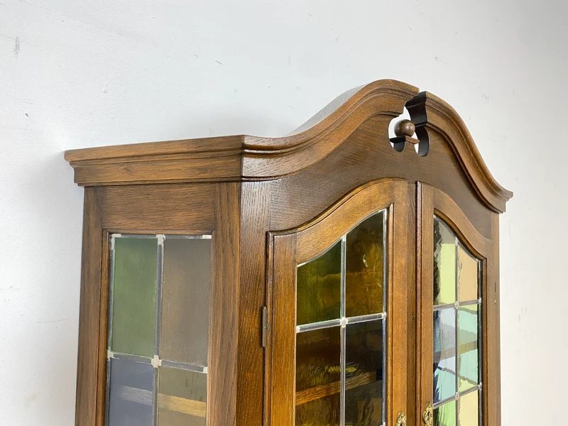 WMK Sehr gut erhaltener dänischer Vintage Schreibschrank aus vollem Holz mit schönem Bleiglas Aufsatz & edlen Messingbeschlägen