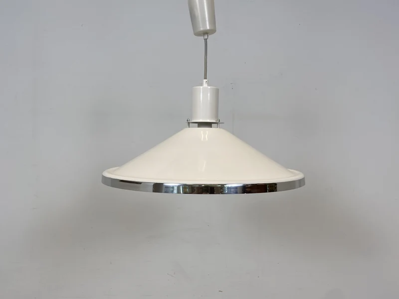 WMK Gut erhaltene skandinavische Designer Pendelleuchte Gustaf von alta design aus Aluminium und Chrom