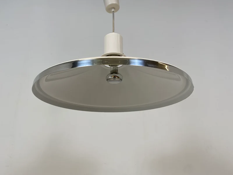 WMK Gut erhaltene skandinavische Designer Pendelleuchte Gustaf von alta design aus Aluminium und Chrom