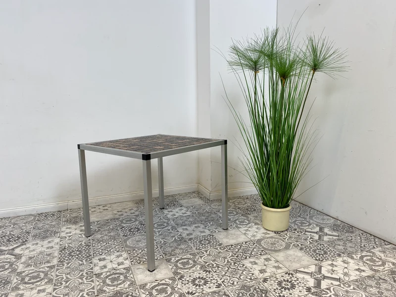 WMK Schicker Space Age Couchtisch aus gebürstetem Stahl und kunstvollen Fliesen