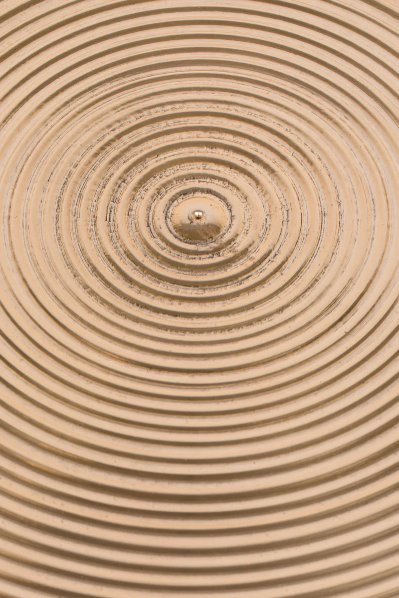 Bold Monkey Couchtisch Hypnotising Round – Gold, Aluminium, 77 × 77 × 40 cm