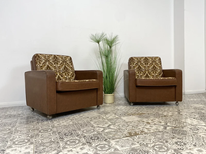 WMK 1/2 Kultiger & bequemer Retro Sessel , bezogen mit floralem Stoff & Kunstleder und auf hübschen Rollen