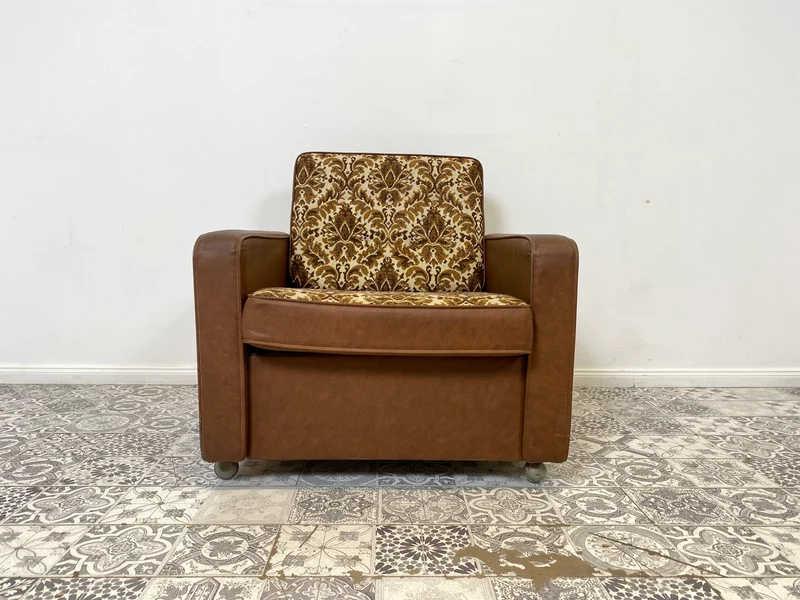 WMK 1/2 Kultiger & bequemer Retro Sessel , bezogen mit floralem Stoff & Kunstleder und auf hübschen Rollen