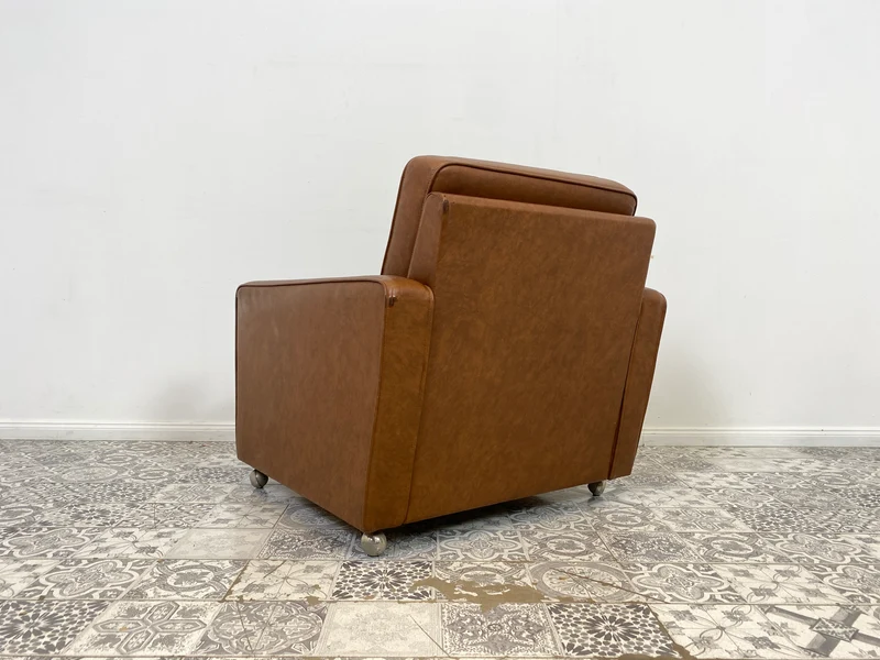 WMK 1/2 Kultiger & bequemer Retro Sessel , bezogen mit floralem Stoff & Kunstleder und auf hübschen Rollen