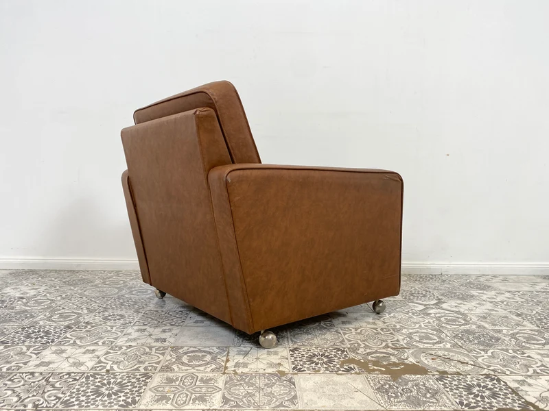 WMK 1/2 Kultiger & bequemer Retro Sessel , bezogen mit floralem Stoff & Kunstleder und auf hübschen Rollen