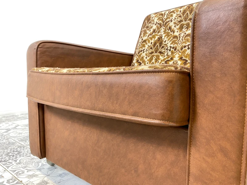 WMK 1/2 Kultiger & bequemer Retro Sessel , bezogen mit floralem Stoff & Kunstleder und auf hübschen Rollen