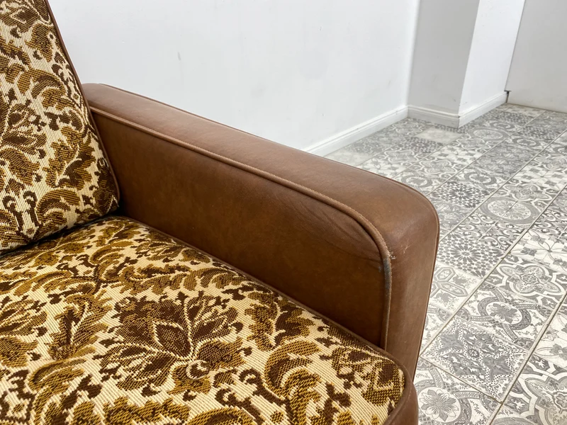 WMK 1/2 Kultiger & bequemer Retro Sessel , bezogen mit floralem Stoff & Kunstleder und auf hübschen Rollen