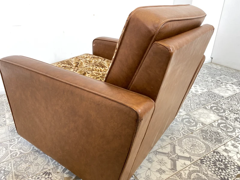 WMK 1/2 Kultiger & bequemer Retro Sessel , bezogen mit floralem Stoff & Kunstleder und auf hübschen Rollen