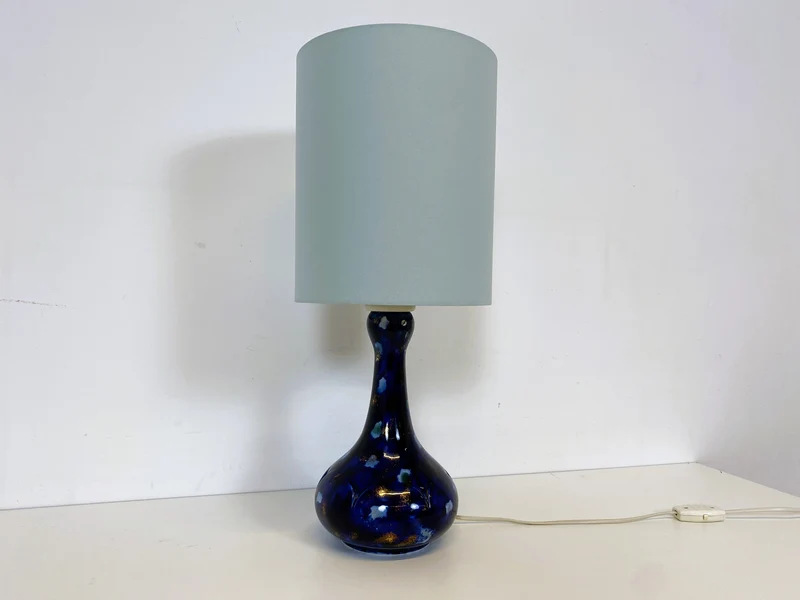 WMK # Wunderschöne und sehr gut erhaltene Vintage Tischlampe von Wallendorf 1764 mit blauem Kobalt Porzellan Lampenfuß und späterem Lampenschirm