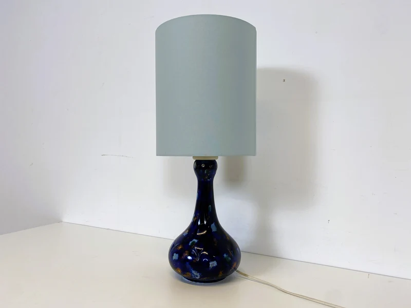WMK # Wunderschöne und sehr gut erhaltene Vintage Tischlampe von Wallendorf 1764 mit blauem Kobalt Porzellan Lampenfuß und späterem Lampenschirm