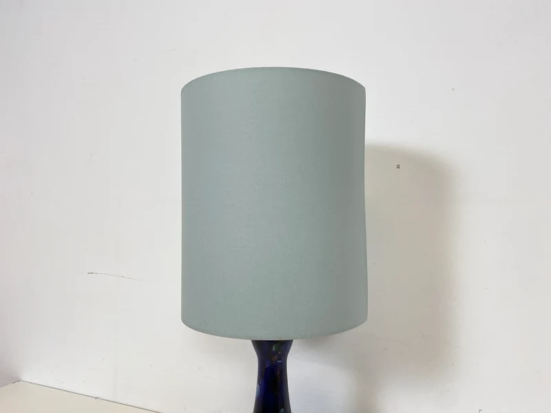 WMK # Wunderschöne und sehr gut erhaltene Vintage Tischlampe von Wallendorf 1764 mit blauem Kobalt Porzellan Lampenfuß und späterem Lampenschirm