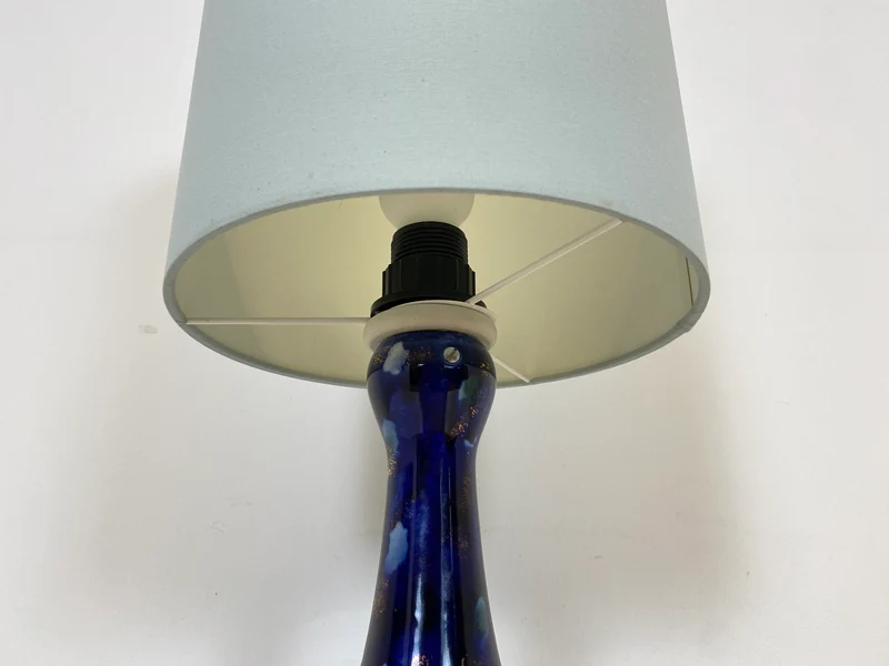 WMK # Wunderschöne und sehr gut erhaltene Vintage Tischlampe von Wallendorf 1764 mit blauem Kobalt Porzellan Lampenfuß und späterem Lampenschirm