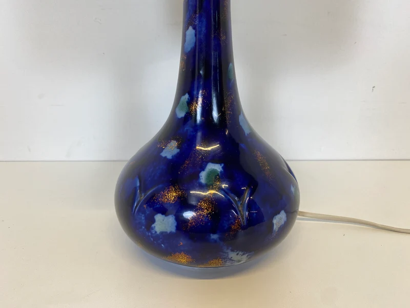 WMK # Wunderschöne und sehr gut erhaltene Vintage Tischlampe von Wallendorf 1764 mit blauem Kobalt Porzellan Lampenfuß und späterem Lampenschirm