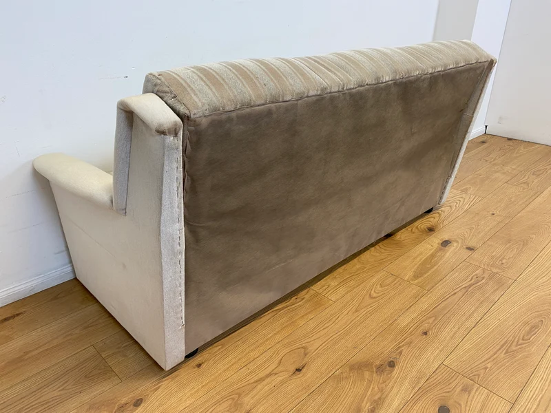 WMK # Gemütliches und gut erhaltenes 70er Jahre Sofa mit Schlaffunktion, Bettwäschefach, bequemen Federkern und grau beigem Originalbezug