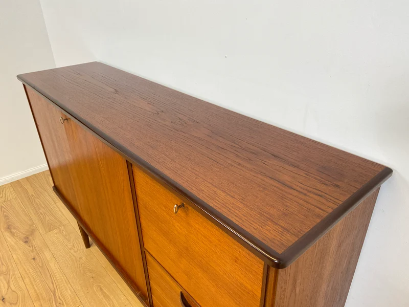 WMK # Skandinavisches Mid-Century Designer Highboard "Roseto" by Svante Skogh for Abra, Vollholz in Teak, mit Schubladen & Bar