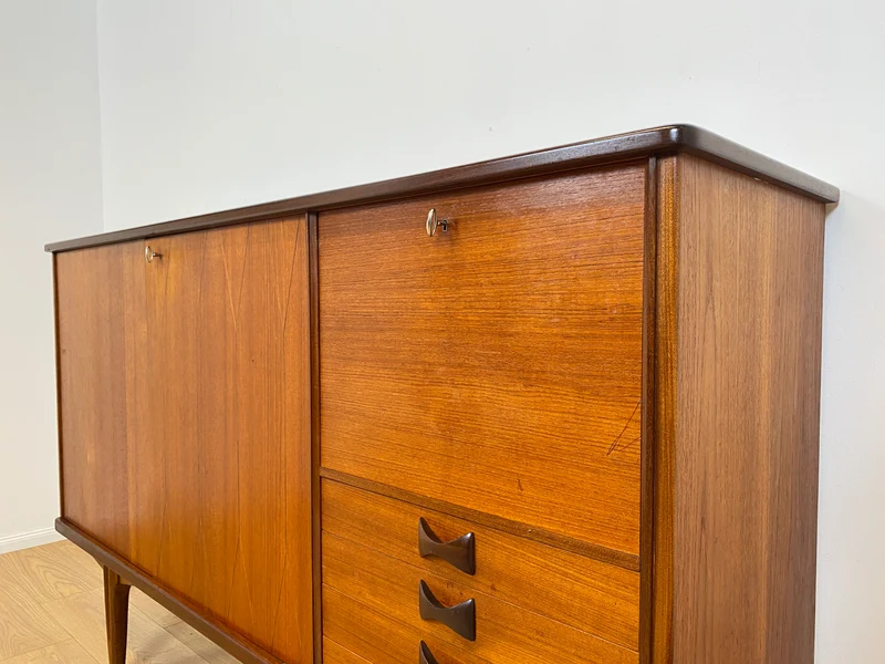 WMK # Skandinavisches Mid-Century Designer Highboard "Roseto" by Svante Skogh for Abra, Vollholz in Teak, mit Schubladen & Bar