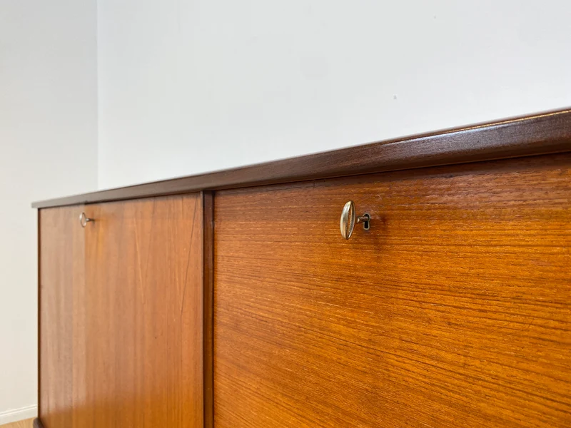 WMK # Skandinavisches Mid-Century Designer Highboard "Roseto" by Svante Skogh for Abra, Vollholz in Teak, mit Schubladen & Bar