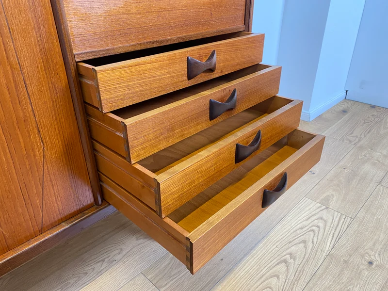 WMK # Skandinavisches Mid-Century Designer Highboard "Roseto" by Svante Skogh for Abra, Vollholz in Teak, mit Schubladen & Bar