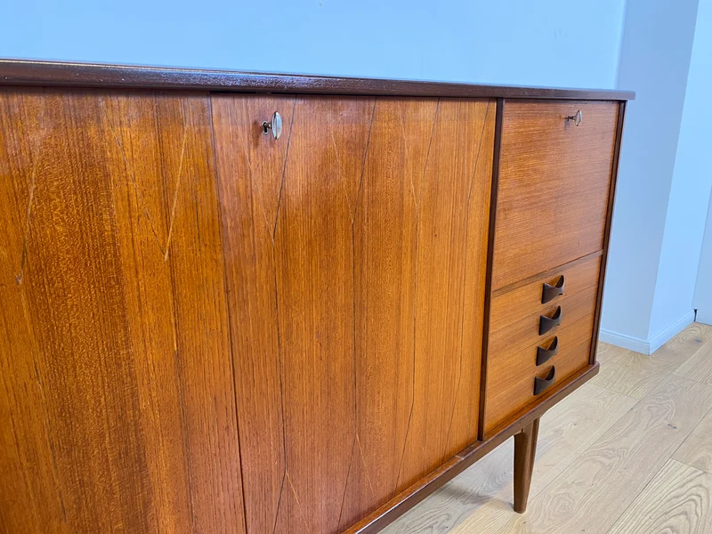 WMK # Skandinavisches Mid-Century Designer Highboard "Roseto" by Svante Skogh for Abra, Vollholz in Teak, mit Schubladen & Bar