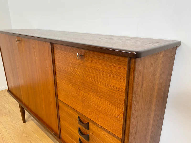 WMK # Skandinavisches Mid-Century Designer Highboard "Roseto" by Svante Skogh for Abra, Vollholz in Teak, mit Schubladen & Bar