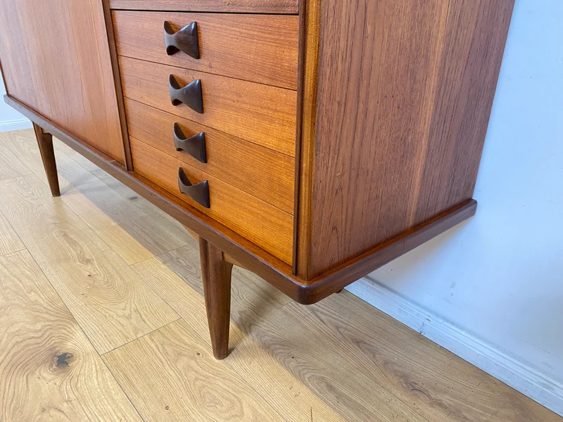 WMK # Skandinavisches Mid-Century Designer Highboard "Roseto" by Svante Skogh for Abra, Vollholz in Teak, mit Schubladen & Bar