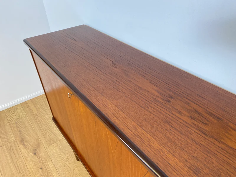 WMK # Skandinavisches Mid-Century Designer Highboard "Roseto" by Svante Skogh for Abra, Vollholz in Teak, mit Schubladen & Bar