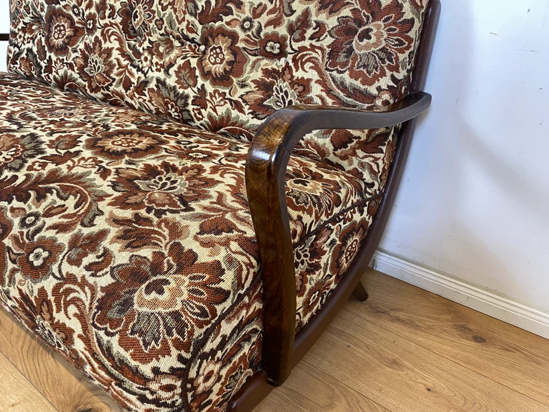 WMK Besonders schönes und sehr gut erhaltenes 1930er Jahre Art Deco Sofa , freistellend, mit floralem Originalbezug & bequemen Federkernsitz