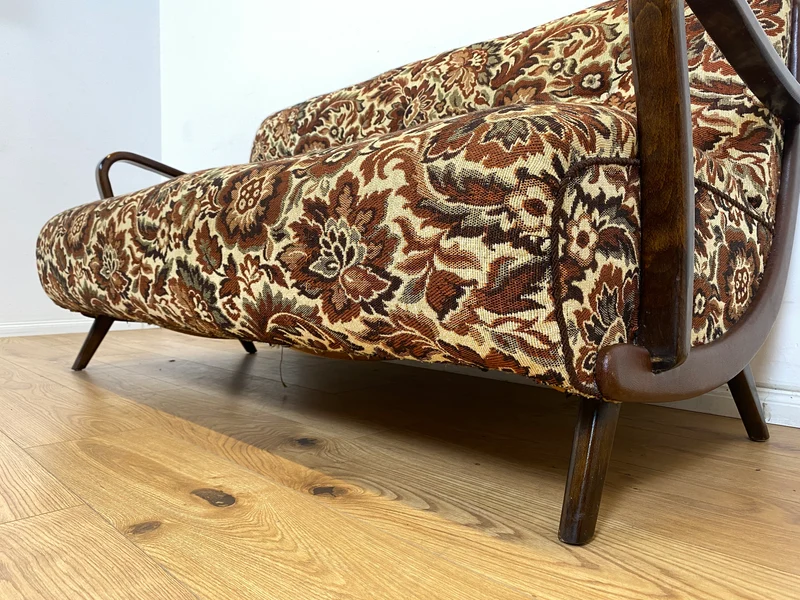 WMK Besonders schönes und sehr gut erhaltenes 1930er Jahre Art Deco Sofa , freistellend, mit floralem Originalbezug & bequemen Federkernsitz