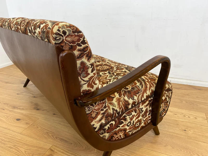 WMK Besonders schönes und sehr gut erhaltenes 1930er Jahre Art Deco Sofa , freistellend, mit floralem Originalbezug & bequemen Federkernsitz