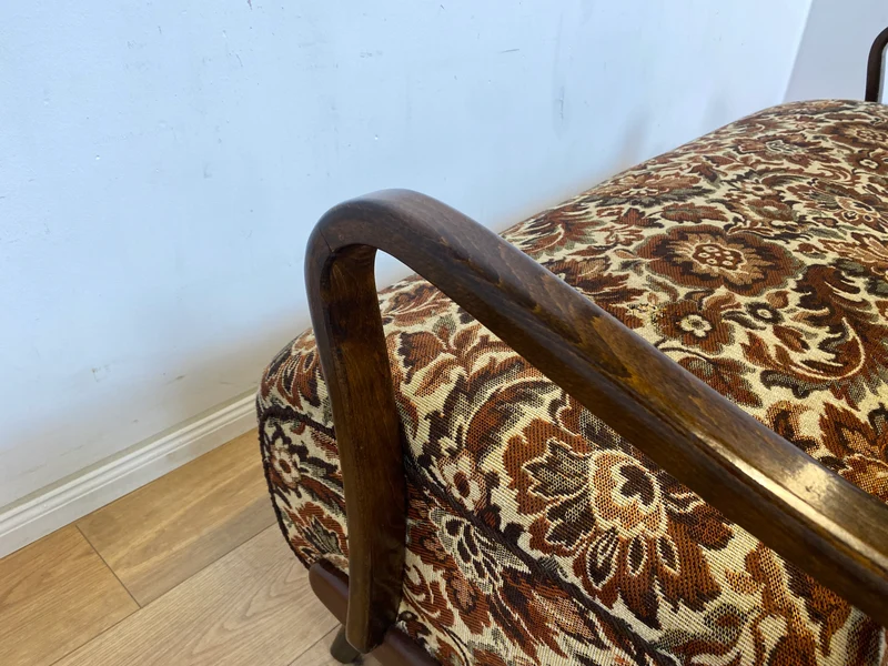WMK Besonders schönes und sehr gut erhaltenes 1930er Jahre Art Deco Sofa , freistellend, mit floralem Originalbezug & bequemen Federkernsitz