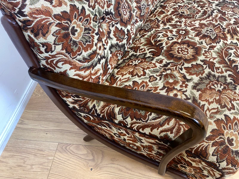 WMK Besonders schönes und sehr gut erhaltenes 1930er Jahre Art Deco Sofa , freistellend, mit floralem Originalbezug & bequemen Federkernsitz