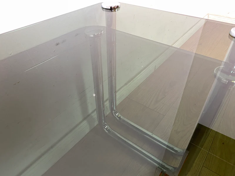 WMK # Formschöner und sehr gut erhaltener ital. Space Age 2-in-1 Satztisch aus Chrom mit stilvollem Rauchglas, um 1970