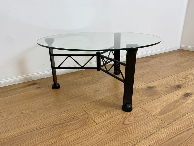 WMK # Stilvoller und sehr gut erhaltener Designer Couchtisch von Klöber aus 1996 mit runder Glasplatte 80cm auf schwarzem Metallgestell