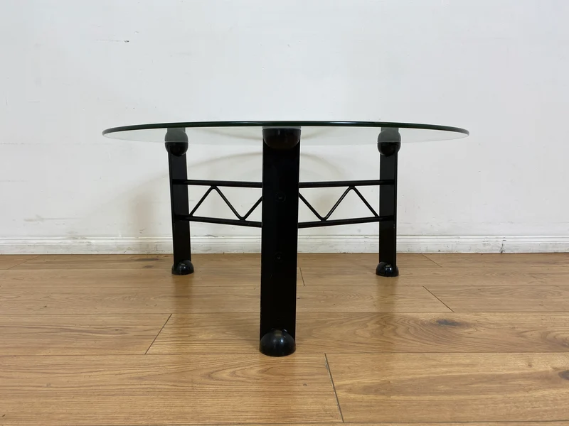 WMK # Stilvoller und sehr gut erhaltener Designer Couchtisch von Klöber aus 1996 mit runder Glasplatte 80cm auf schwarzem Metallgestell