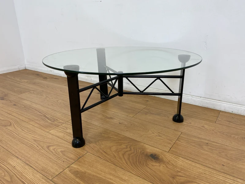 WMK # Stilvoller und sehr gut erhaltener Designer Couchtisch von Klöber aus 1996 mit runder Glasplatte 80cm auf schwarzem Metallgestell