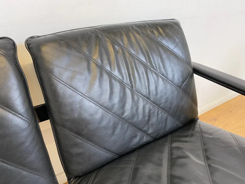 WMK # Stilvolles & hochwertiges Designersofa von Klöber aus 1996 mit Kunstleder Bezug auf schwarzem Metallrahmen