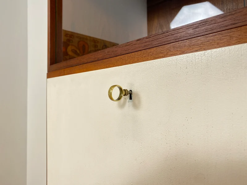 WMK # Stilvolles modulares Mid-Century Highboard, Vollholz in Teak, mit späterer weißer Lackierung