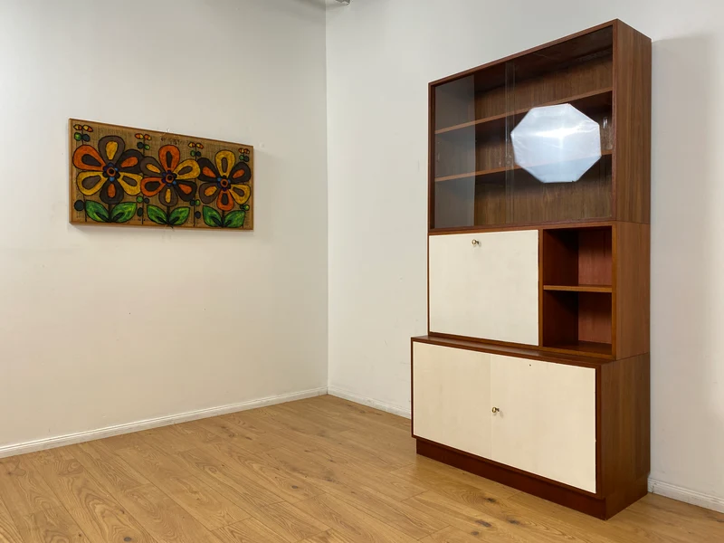 WMK # Stilvolles modulares Mid-Century Highboard, Vollholz in Teak, mit späterer weißer Lackierung