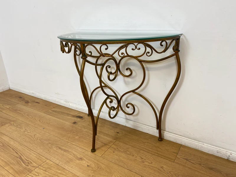 WMK # Einzelstück! Elegante und gut erhaltener handgefertigte Konsole aus kunstvollem Metallgestell in gold mit Glasauflage