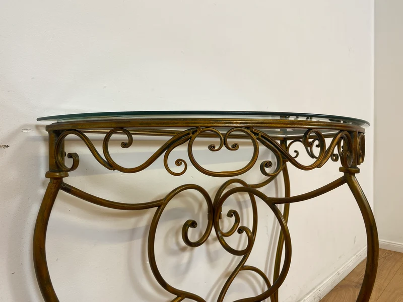 WMK # Einzelstück! Elegante und gut erhaltener handgefertigte Konsole aus kunstvollem Metallgestell in gold mit Glasauflage